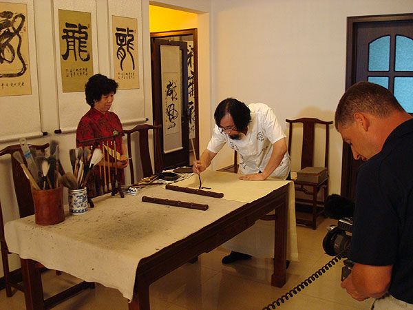 Master Calligrapher Xing Anping filmed for 2008 Olympics
