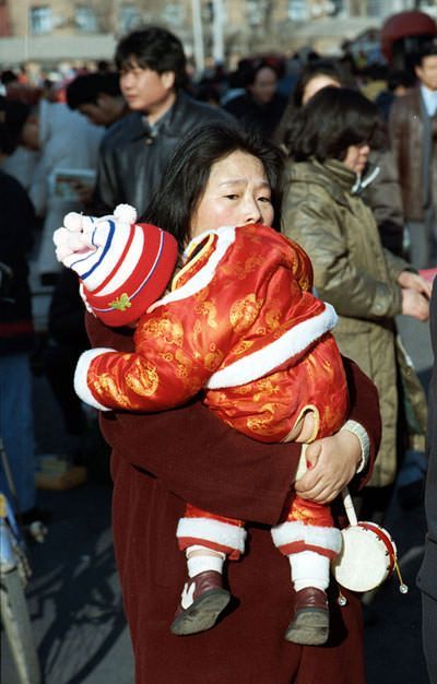 It's a cold morning in Beijing, but this baby still has it's butt hanging out in the breeze.