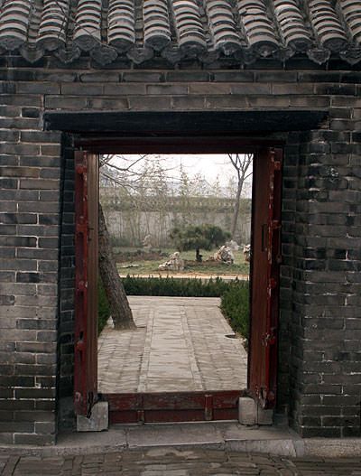 A door in the Confucian compound that leads to a garden