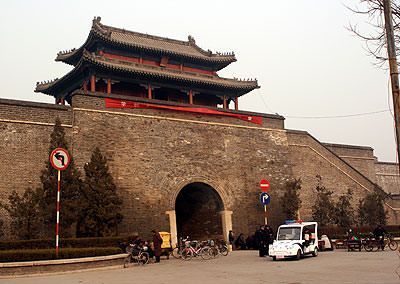 The wall and gate that surrounds Qufu, the hometown of Confucius