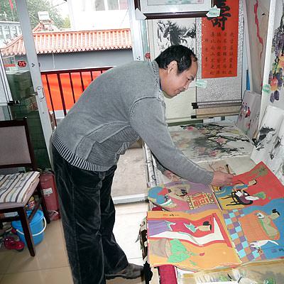 Modern Artist Mo Nong